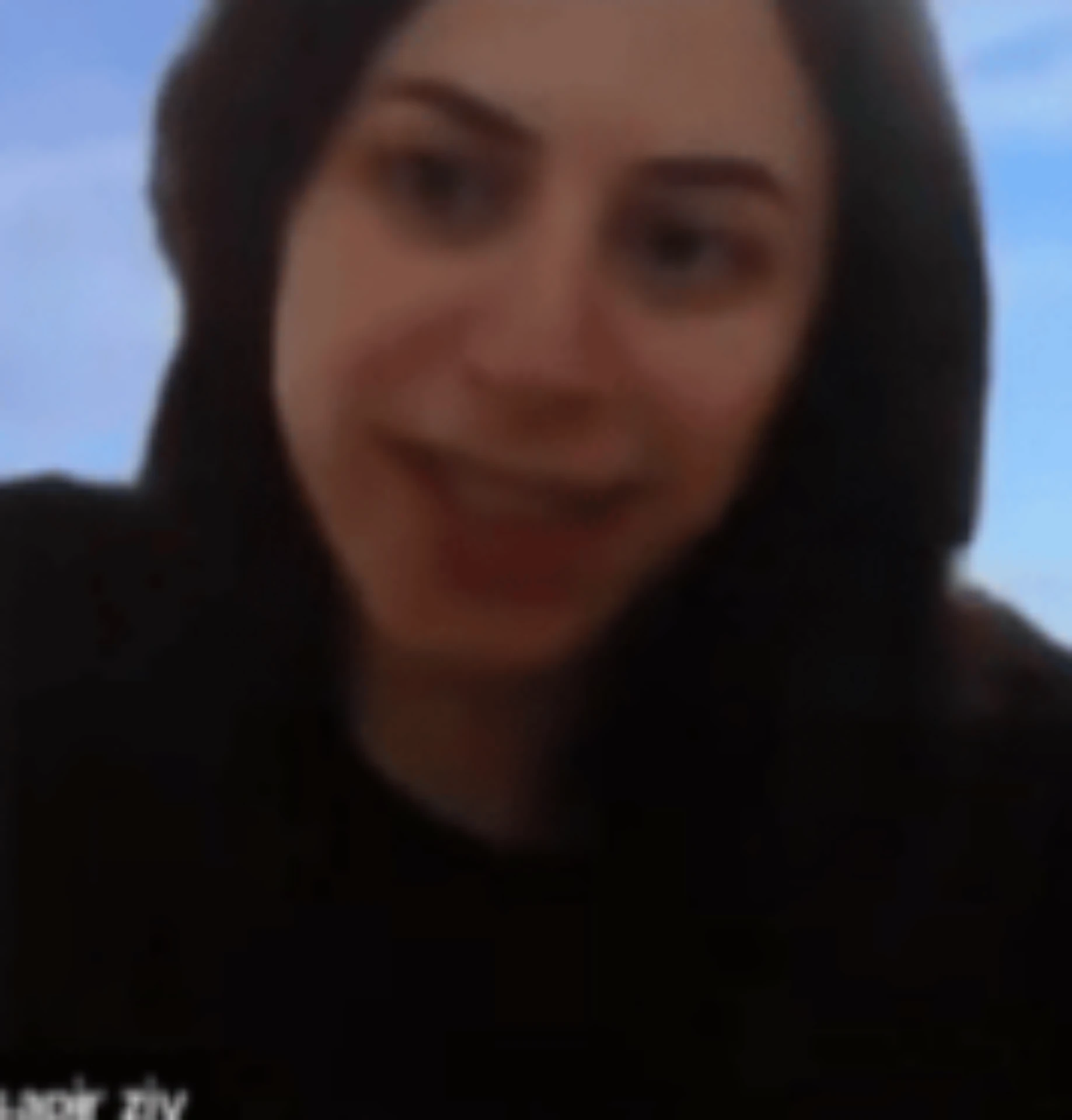 תמונה של משתתפת עסק בקופסה, ספיר